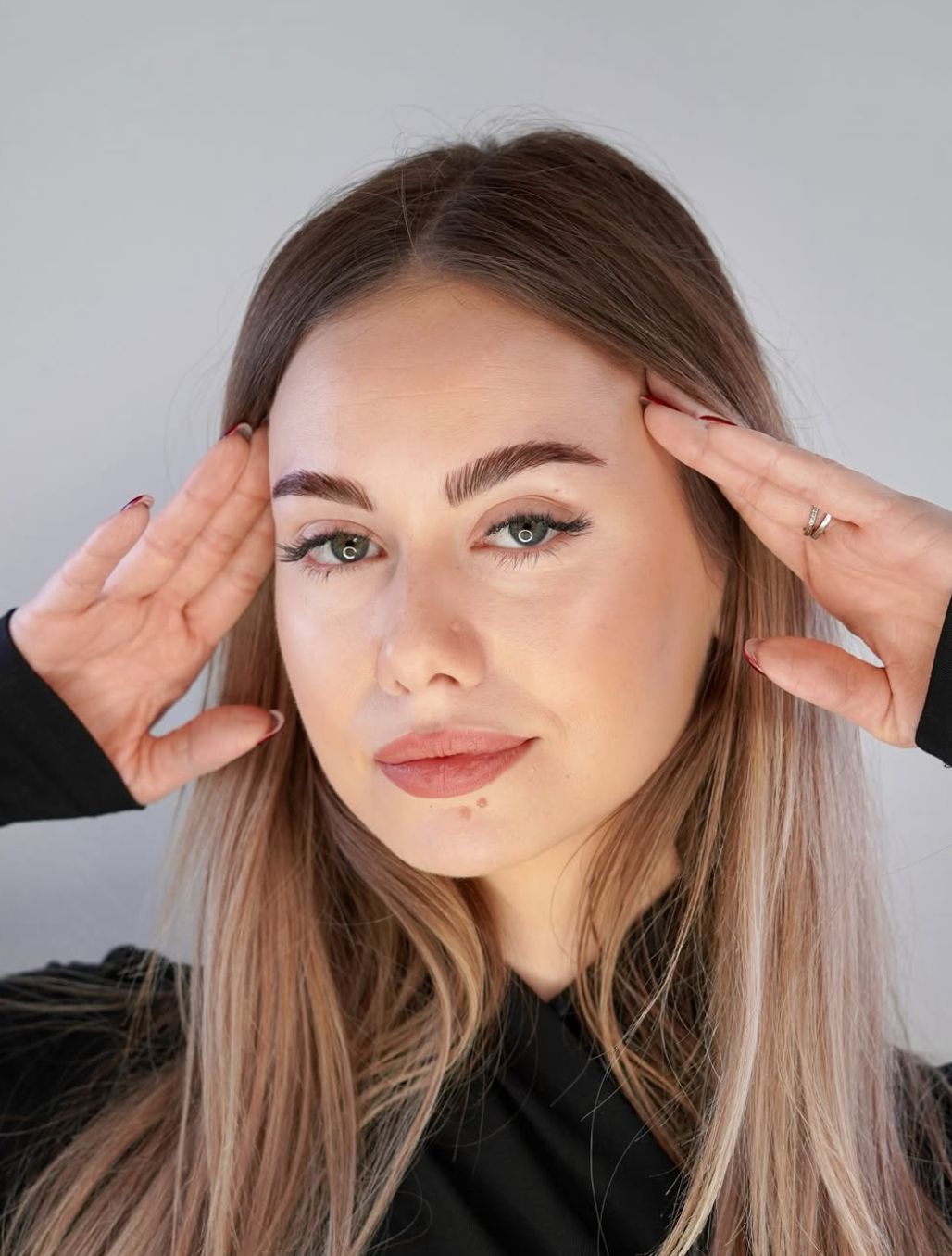 Teinture hybride des sourcils : l’équilibre parfait entre intensité et naturel